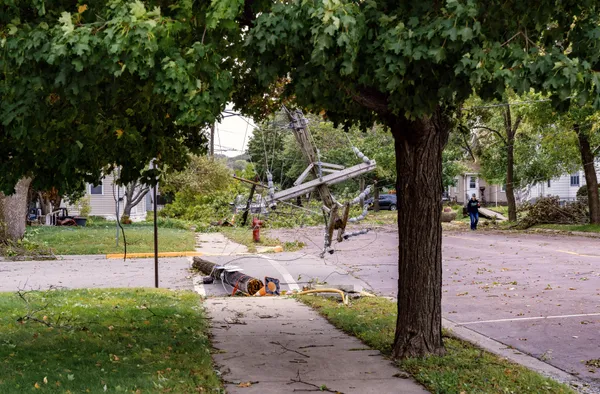 Thousands Lost Electricity as Severe Storms Crossed the Memphis Area, Triggering Widespread Utility Outages