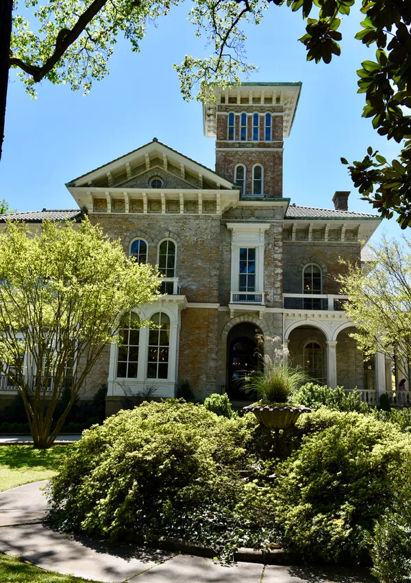 Memphis Fire crews battle blaze at historic Annesdale Mansion near Lamar and Central in Midtown