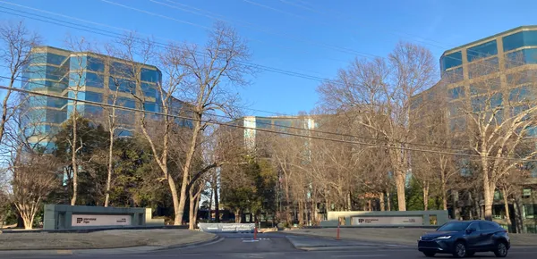 Memphis-area public-company CEOs earned 215 times median workers, highlighting widening executive pay ratios in filings